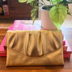 Vintage Gold 80’s Metallic Pleated Faux Leather Clutch